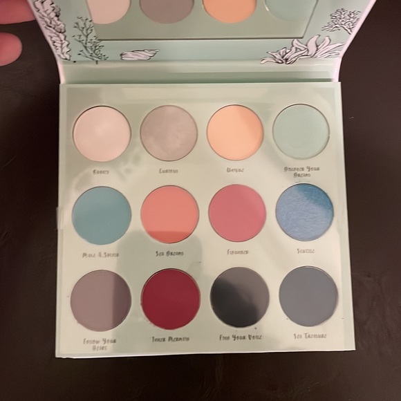 Disney’s The Little Mermaid Eyeshadow Pallette - Picture 2 of 4